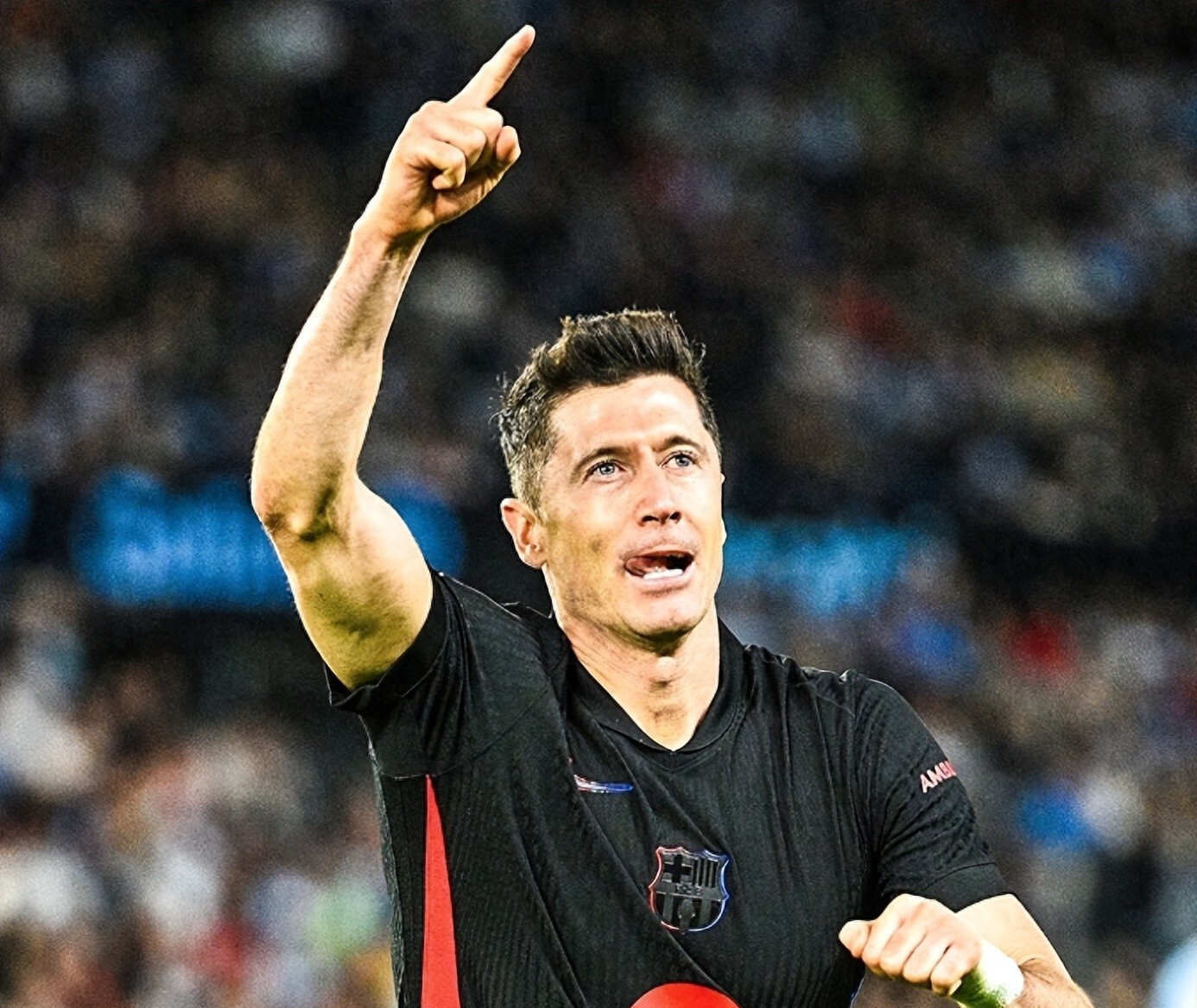 莱万多夫斯基上演大四喜,拜仁晋级欧冠四强 莱万多夫斯基上演大四喜,拜仁晋级欧冠四强