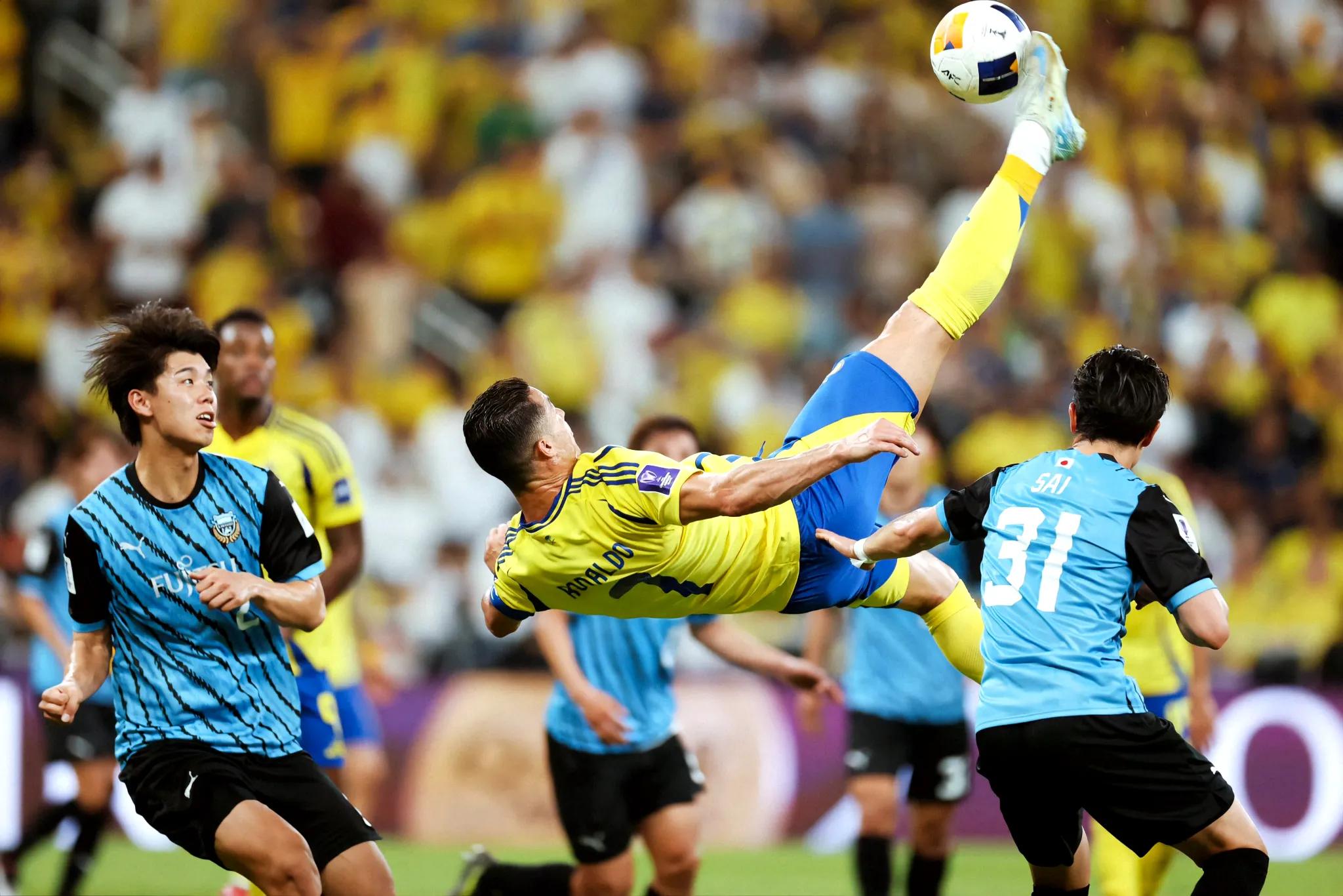 足球场上的每一次激烈对决皆为经典 足球场上的每一次激烈对决皆为经典