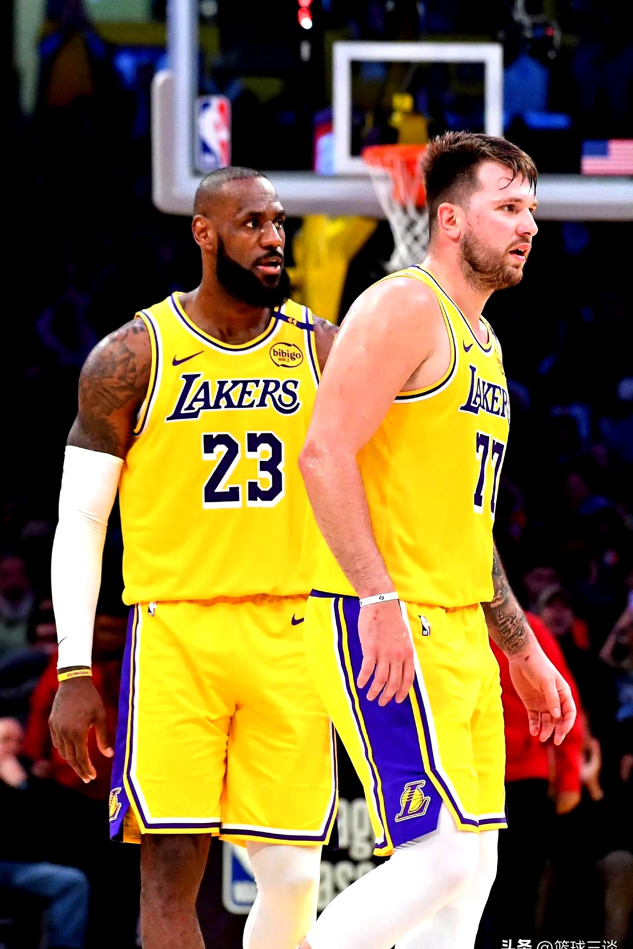 勇士再度擒活塞，鹈鹕负于湖人，西部榜首竞争一触即发