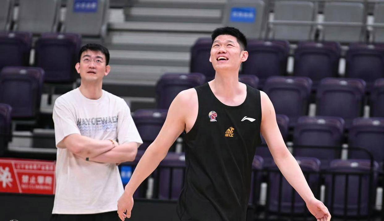 湖人轻取天津队,胡金秋状态火热 湖人轻取天津队,胡金秋状态火热