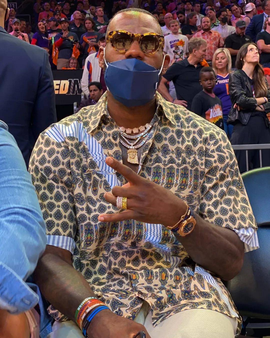 爵士绝杀广州队,霍勒迪统治全场 爵士绝杀广州队,霍勒迪统治全场